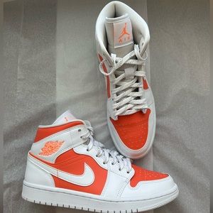 Nike air Jordan mid 1